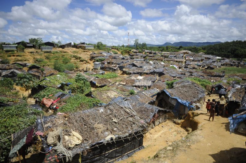 https://www.yahoo.com/news/attackers-kill-guard-bangladesh-rohingya-refugee-camp-084936991.html